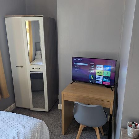 Darwin Stays - Service Accommodation In Newcastle Under Lyme City Centre المظهر الخارجي الصورة