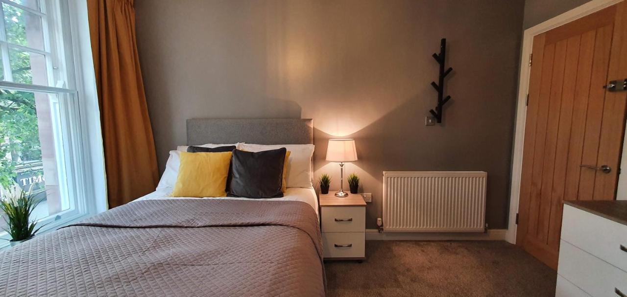 Darwin Stays - Service Accommodation In Newcastle Under Lyme City Centre المظهر الخارجي الصورة