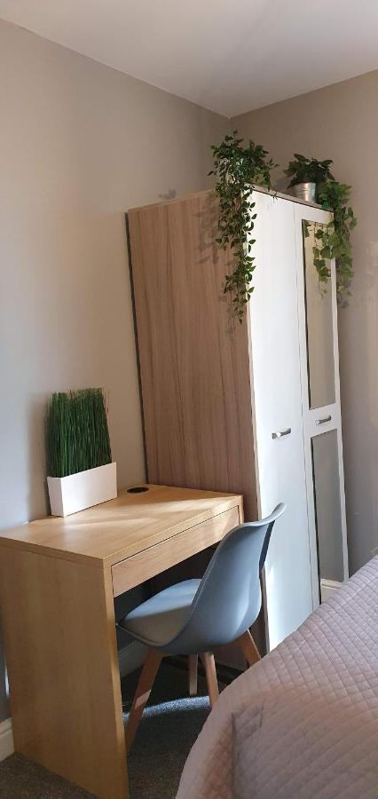 Darwin Stays - Service Accommodation In Newcastle Under Lyme City Centre المظهر الخارجي الصورة