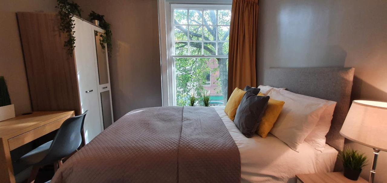 Darwin Stays - Service Accommodation In Newcastle Under Lyme City Centre المظهر الخارجي الصورة