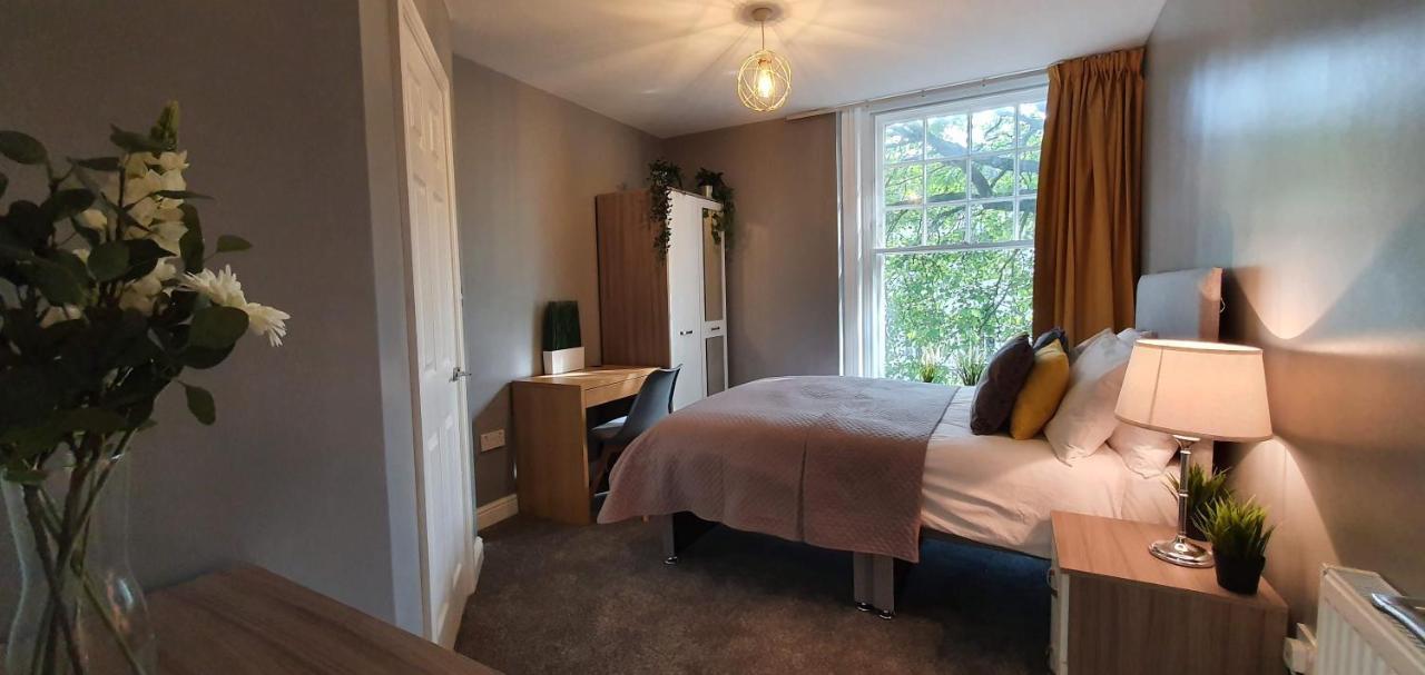Darwin Stays - Service Accommodation In Newcastle Under Lyme City Centre المظهر الخارجي الصورة