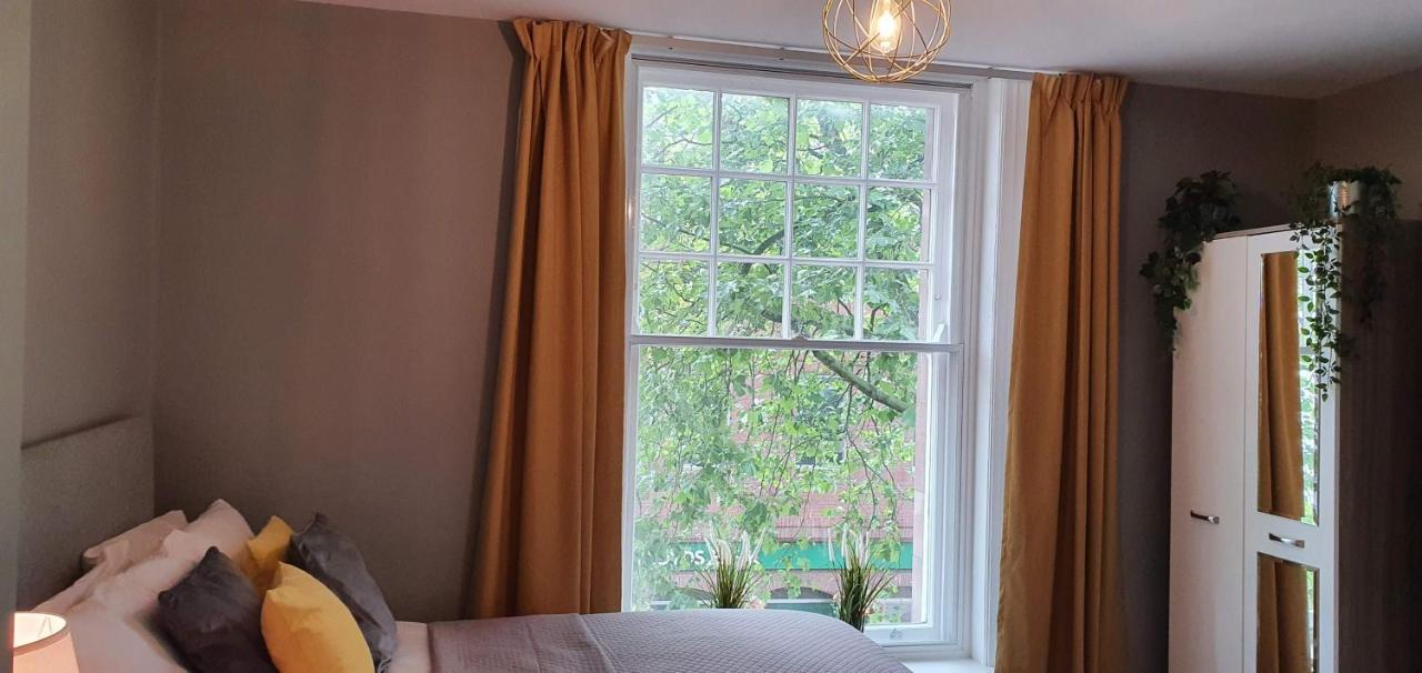 Darwin Stays - Service Accommodation In Newcastle Under Lyme City Centre المظهر الخارجي الصورة