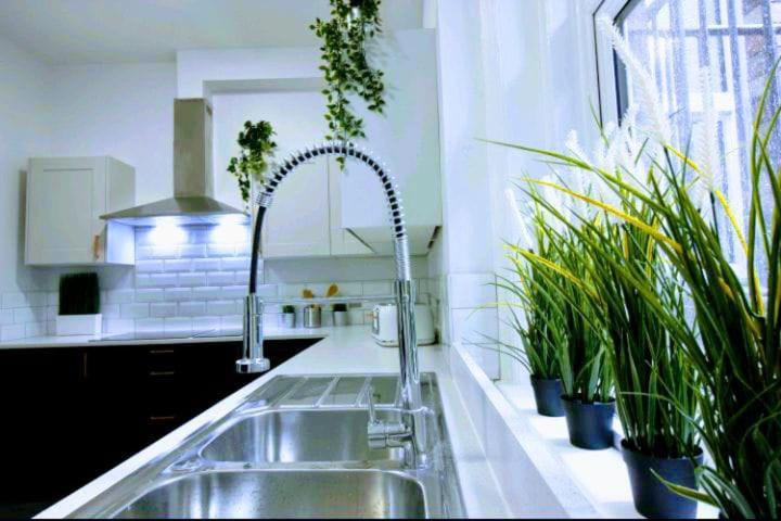 Darwin Stays - Service Accommodation In Newcastle Under Lyme City Centre المظهر الخارجي الصورة