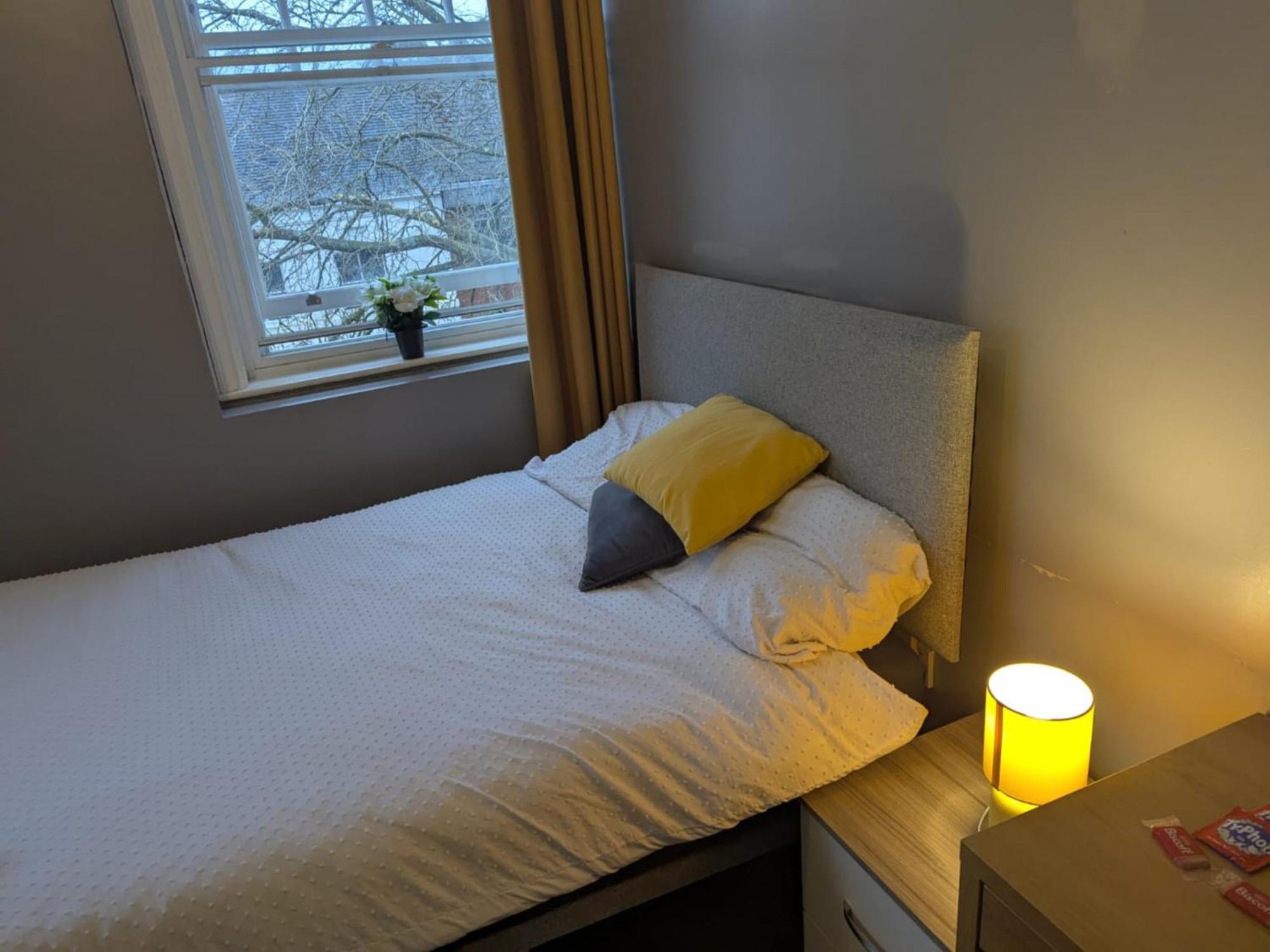 Darwin Stays - Service Accommodation In Newcastle Under Lyme City Centre المظهر الخارجي الصورة