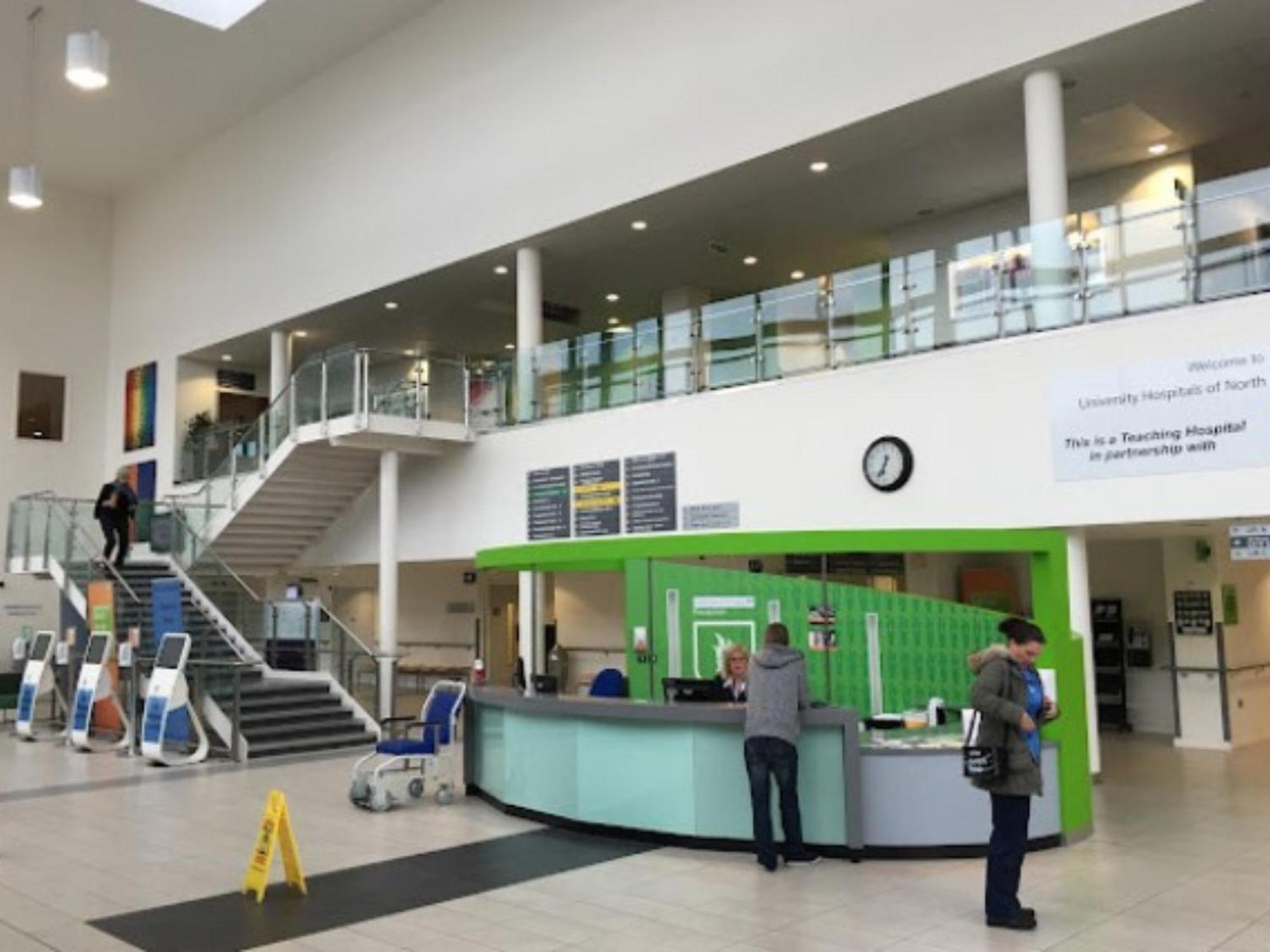 Darwin Stays - Service Accommodation In Newcastle Under Lyme City Centre المظهر الخارجي الصورة
