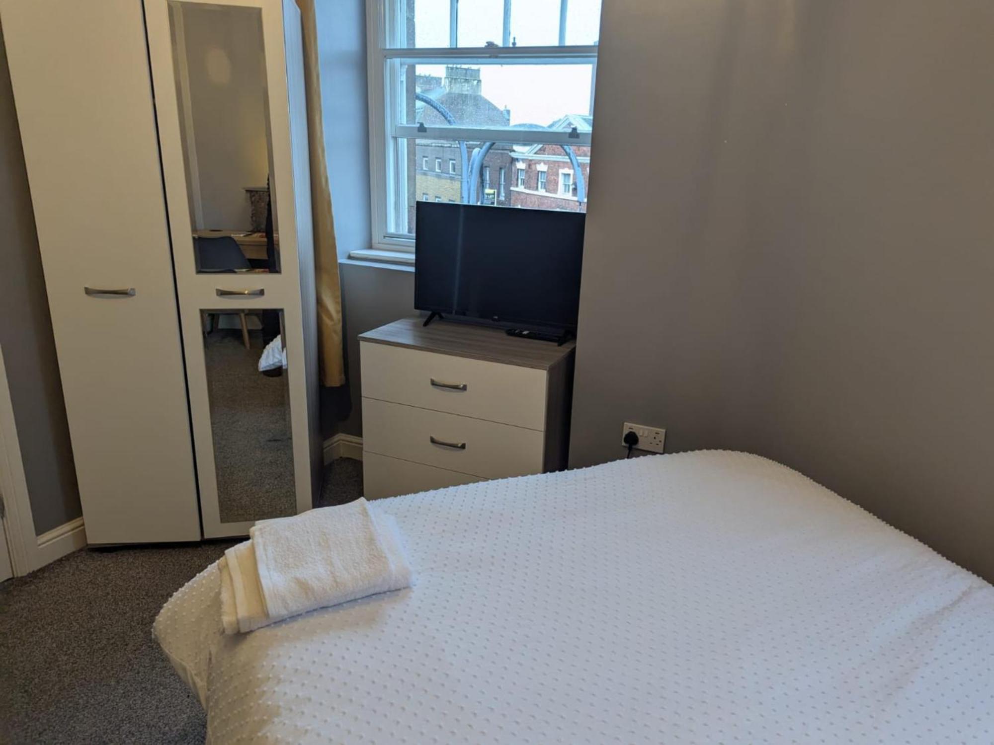 Darwin Stays - Service Accommodation In Newcastle Under Lyme City Centre المظهر الخارجي الصورة