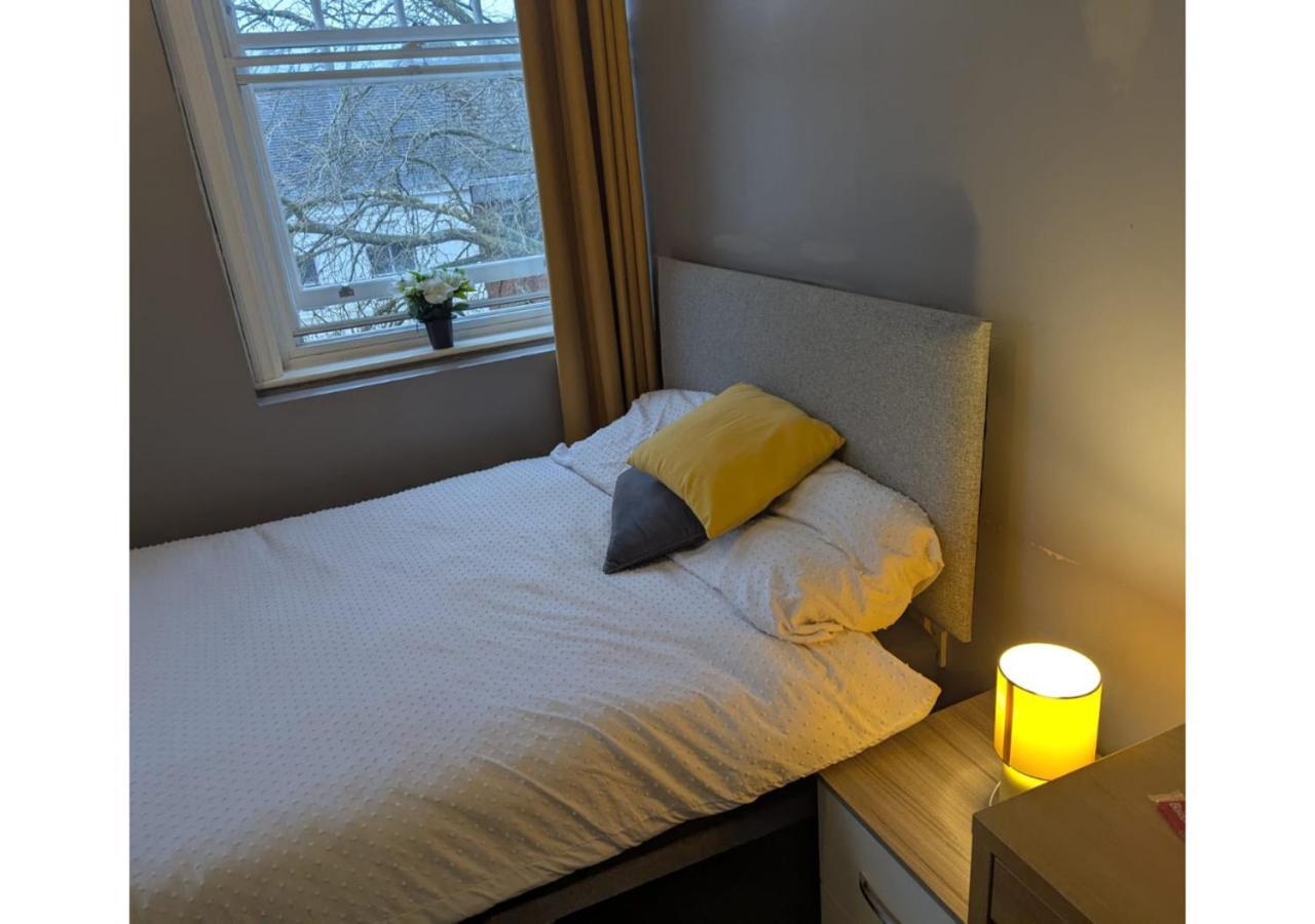 Darwin Stays - Service Accommodation In Newcastle Under Lyme City Centre المظهر الخارجي الصورة