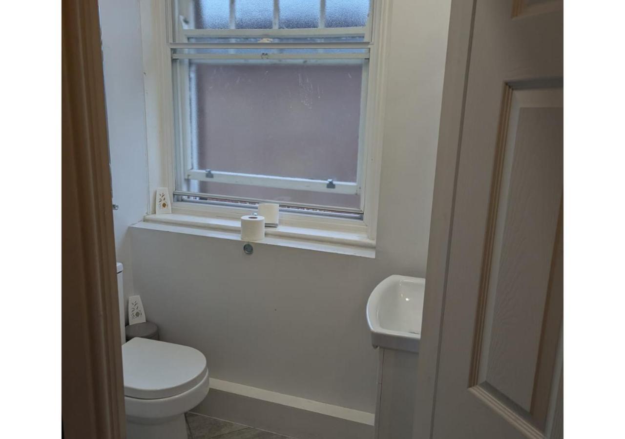 Darwin Stays - Service Accommodation In Newcastle Under Lyme City Centre المظهر الخارجي الصورة
