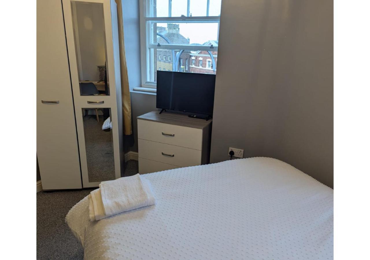 Darwin Stays - Service Accommodation In Newcastle Under Lyme City Centre المظهر الخارجي الصورة